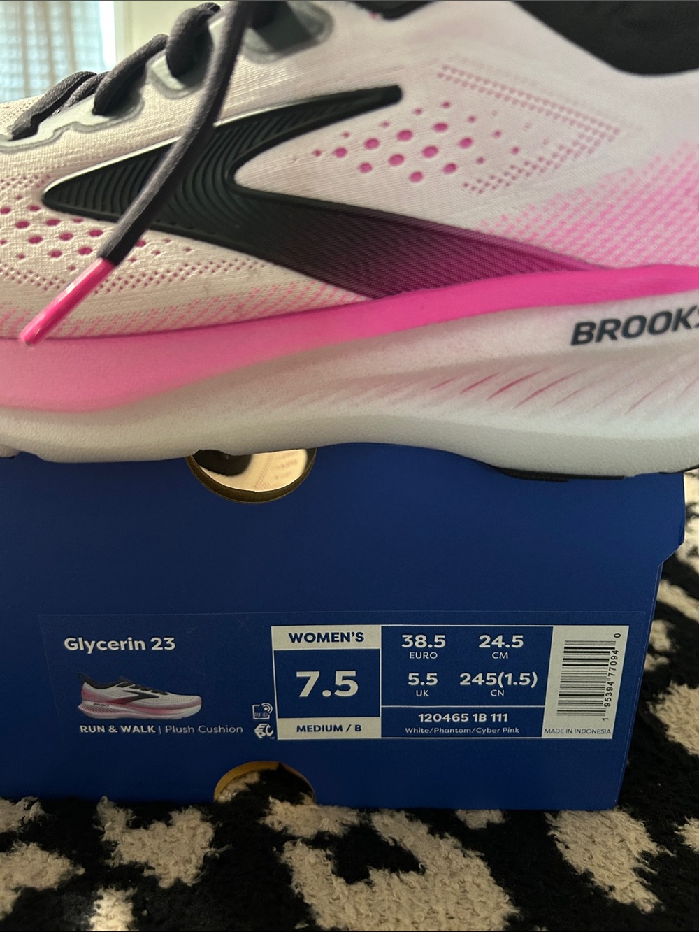 Brooks Women's Running Shoes - White, Pink & Black brand new never worn in box - Picture 5 of 5